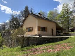 https://media.rightmove.co.uk/property-photo/bd527e307/94182558/bd527e307043c00835d117d47389ff33.jpeg