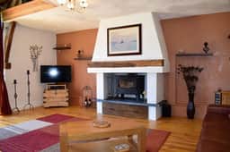 https://media.rightmove.co.uk/property-photo/bdfc33e9d/91858410/bdfc33e9dd3041d7ebe4aa20fb54119b.jpeg