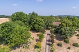 https://media.rightmove.co.uk/property-photo/be9f2e754/92208384/be9f2e7541d798799dbda9e43634a126.jpeg