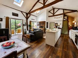 https://media.rightmove.co.uk/property-photo/bf26e53a4/91777074/bf26e53a4885385422caed635b60f20a.jpeg