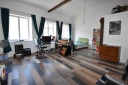 https://media.rightmove.co.uk/property-photo/bfb64393f/94381095/bfb64393f48dedb12d5a540c3088c882.jpeg