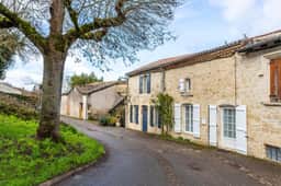 https://media.rightmove.co.uk/property-photo/c0fb88d24/92208459/c0fb88d24104622ffa90fedadff9d6ab.jpeg