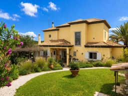 https://media.rightmove.co.uk/property-photo/c296ef606/92068446/c296ef606116e432b6ff728f21fd0eee.jpeg