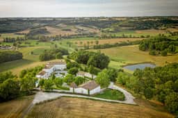 https://media.rightmove.co.uk/property-photo/c4a5e3c9e/92121729/c4a5e3c9e90943211ef912c313dde006.jpeg