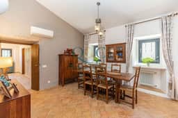 https://media.rightmove.co.uk/property-photo/caa9c1a67/92335281/caa9c1a67de027dc2aec2b037fbfd4d7.jpeg