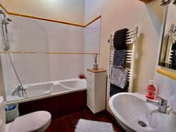 https://media.rightmove.co.uk/property-photo/cd0e86e23/92147073/cd0e86e230d0693438e4fa25c2caacd4.jpeg