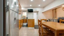 https://media.rightmove.co.uk/property-photo/d0db4cfb9/89374134/d0db4cfb9a0fa911fd63510e1ef96723.jpeg