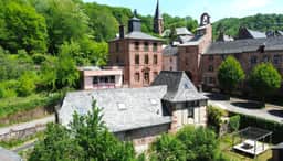 https://media.rightmove.co.uk/property-photo/d659d2ac5/89495430/d659d2ac524179eb03a666e87a98aed3.jpeg