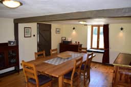 https://media.rightmove.co.uk/property-photo/d687e4da3/91858410/d687e4da343da4a102abdb1fdbb5472b.jpeg