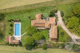 https://media.rightmove.co.uk/property-photo/d8b5408e2/92208435/d8b5408e2becd77d4545a0c37b7a45cc.jpeg