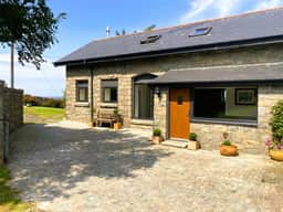 https://media.rightmove.co.uk/property-photo/dc6093d12/150279311/dc6093d12fb5eb087cd5c1c1246699ea.jpeg