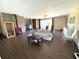 https://media.rightmove.co.uk/property-photo/de11cb231/89688075/de11cb2318e6888a84a2b69451100cc6.jpeg
