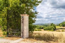 https://media.rightmove.co.uk/property-photo/de3a13233/92208552/de3a13233be3e533a1d72c65883b4880.jpeg