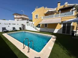 https://media.rightmove.co.uk/property-photo/df59ba0f6/92104080/df59ba0f62987f1c5101c6432cf387c4.jpeg