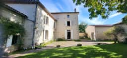 https://media.rightmove.co.uk/property-photo/e00b1bf74/94378449/e00b1bf741931a505072b82e5833f5b2.jpeg
