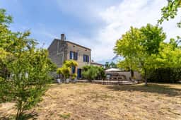 https://media.rightmove.co.uk/property-photo/e122c9d1f/90950085/e122c9d1fa22411017bef472e7cead43.jpeg