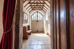 https://media.rightmove.co.uk/property-photo/e3a953bc6/91058502/e3a953bc604031495dc71940397937a6.jpeg