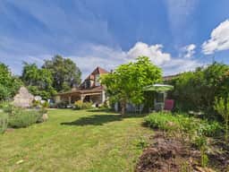https://media.rightmove.co.uk/property-photo/e452a018b/89663235/e452a018b7ff3aa19027483816fd6f1f.jpeg