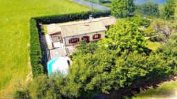 https://media.rightmove.co.uk/property-photo/e48502918/89536236/e48502918c4f6749593475046ff07054.jpeg