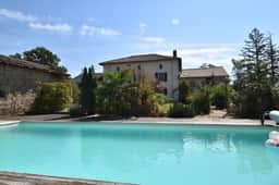 https://media.rightmove.co.uk/property-photo/e6de90f82/94381113/e6de90f821b5398eedb523216b7026b2.jpeg