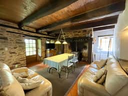 https://media.rightmove.co.uk/property-photo/eb3f0cbaa/88708446/eb3f0cbaa024304405bcc177ffd48d67.jpeg