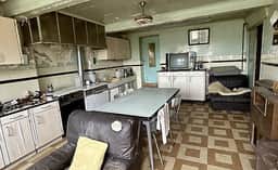 https://media.rightmove.co.uk/property-photo/f2b218c9a/89660235/f2b218c9a4fd674bc0dd0537b84a20e7.jpeg