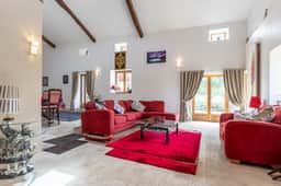 https://media.rightmove.co.uk/property-photo/f2f7239a8/92208552/f2f7239a84ee88d09c73d2fa5615e331.jpeg
