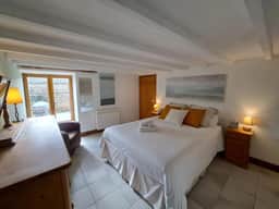 https://media.rightmove.co.uk/property-photo/f37681425/89513469/f376814253a5e00ed932a0b5932136f2.jpeg