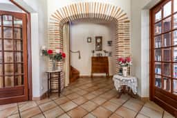 https://media.rightmove.co.uk/property-photo/f6161c4dc/92208537/f6161c4dceab4291937d3a5b6d1d8363.jpeg