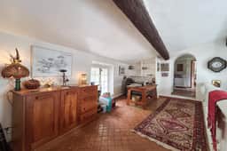 https://media.rightmove.co.uk/property-photo/f83d37c69/93632130/f83d37c694410a14198e03072d28af72.jpeg