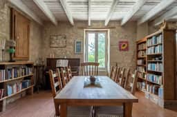 https://media.rightmove.co.uk/property-photo/fa810c074/89642790/fa810c074c1c379ff31508a3844cbc5f.jpeg