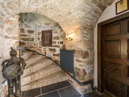 https://media.rightmove.co.uk/property-photo/fca182359/91255350/fca18235972ee3052d13736dcb050974.jpeg