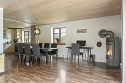 https://storage.googleapis.com/homestra-images/property-image-0ad02e6c-1e1d-47de-ac01-16340d3e8c49-1749394584.jpg