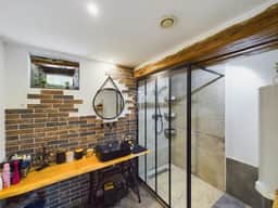 https://storage.googleapis.com/homestra-images/property-image-0e4592c5-af46-48d3-8405-fd5fde2bc4b2-1754737128.jpg