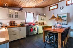 https://storage.googleapis.com/homestra-images/property-image-13da2654-6edd-406f-bce5-5eed54583316-1759169552.jpg