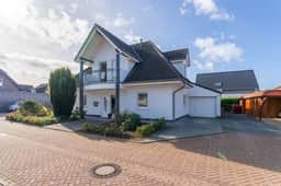 https://storage.googleapis.com/homestra-images/property-image-1f8a0094-0aac-45f9-bb9a-507814c5e75d-1760207955.jpg