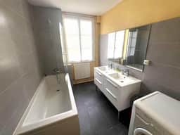 https://storage.googleapis.com/homestra-images/property-image-26127ae5-8b50-4948-803c-ba92c2016810-1760718036.jpg