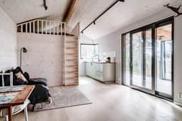 https://storage.googleapis.com/homestra-images/property-image-294b09d4-f049-456a-bf81-009be73d8ad3-1746644763.jpg