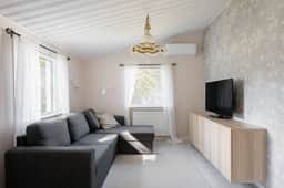https://storage.googleapis.com/homestra-images/property-image-2c02239d-b4e4-4728-98d6-749b771d2e78-1757761534.jpg