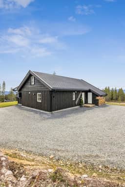 https://storage.googleapis.com/homestra-images/property-image-2ce3e16f-2e1f-42d9-8a3d-338b200bedbe-1747573220.jpg
