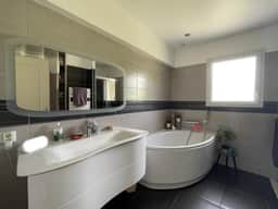https://storage.googleapis.com/homestra-images/property-image-2eb20f64-fd08-45c4-8154-93ca98b4fb17-1752257906.jpg