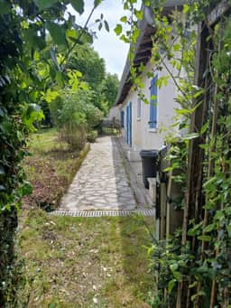 https://storage.googleapis.com/homestra-images/property-image-323cae33-c8c5-4046-937e-583ff172b4e3-1750598345.jpg