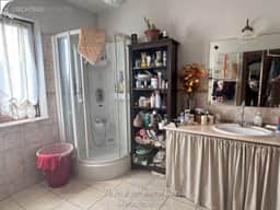 https://storage.googleapis.com/homestra-images/property-image-32f18464-f767-4518-9246-4e4a67c5d5b5-1751809770.jpg