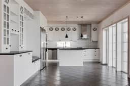 https://storage.googleapis.com/homestra-images/property-image-33222446-ddbb-4b83-a81a-1ebde8f5916c-1751397337.jpg