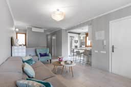 https://storage.googleapis.com/homestra-images/property-image-3a4ef490-8029-4465-91a9-bc094890aeb5-1746359164.jpg