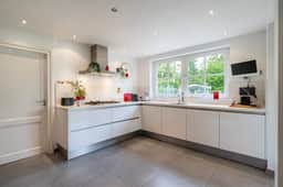 https://storage.googleapis.com/homestra-images/property-image-3f93d305-3de8-4751-9a83-c6189681870b-1755798684.jpg