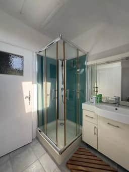 https://storage.googleapis.com/homestra-images/property-image-42d0cedf-6bcb-4a05-b9c7-f3374039d46e-1760274992.jpg