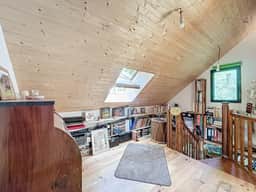 https://storage.googleapis.com/homestra-images/property-image-444a6294-c643-48ae-83c2-ee6dac4619dc-1760275006.jpg