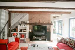 https://storage.googleapis.com/homestra-images/property-image-45fa1d9a-0136-4aa3-8fd1-6a7dd6698669-1759405555.jpg