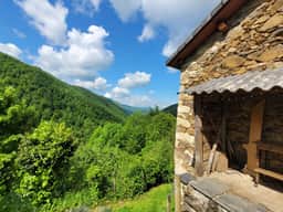 https://storage.googleapis.com/homestra-images/property-image-47447ce3-8c45-441f-872c-e0fd7a21b208-1748892405.jpg